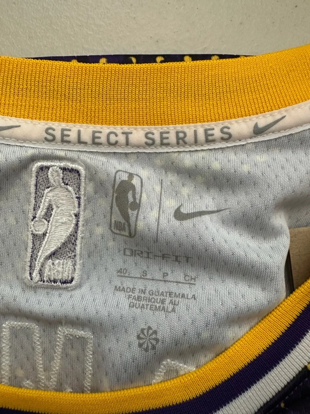Los Angeles Lakers LeBron James Nike Jersey Select Series Showtime Size 40 Small